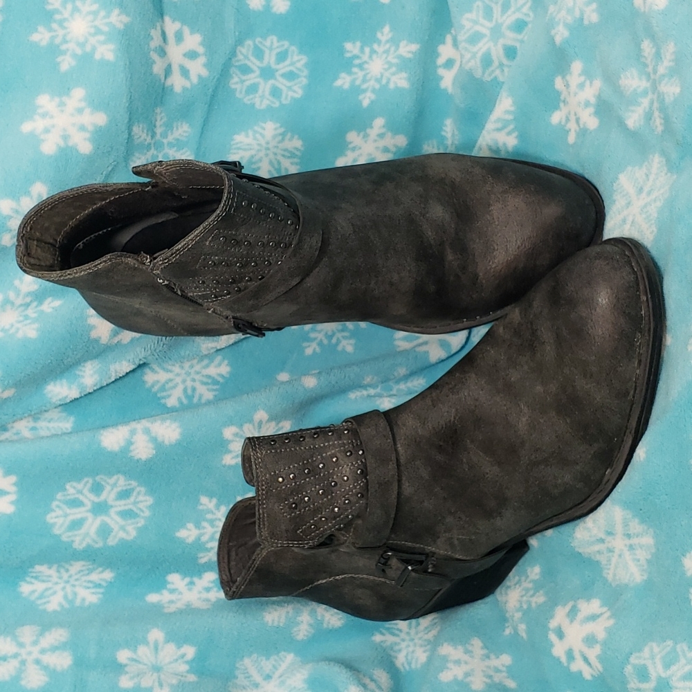 Very G grey ankle boots w/zipper inside